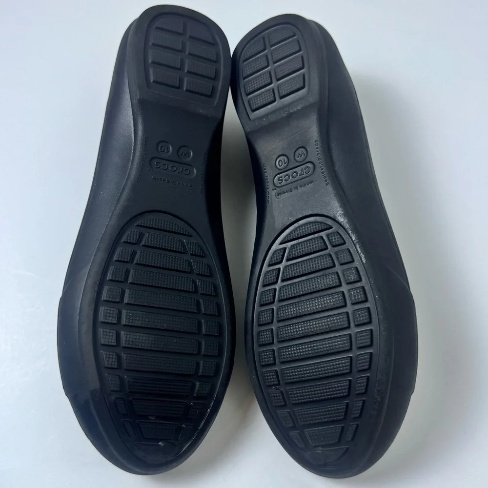 CROCS Giana Black Flats with Silver Emblem Women’s 10 EUC - Picture 3 of 5